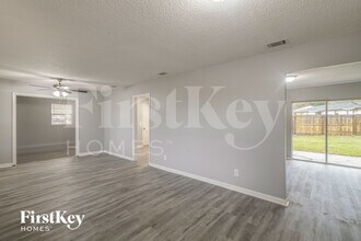 8704 Country Creek Blvd in Jacksonville, FL - Building Photo - Building Photo