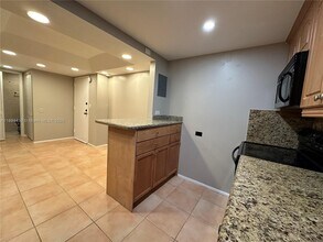 3650 Inverrary Dr in Lauderhill, FL - Foto de edificio - Building Photo