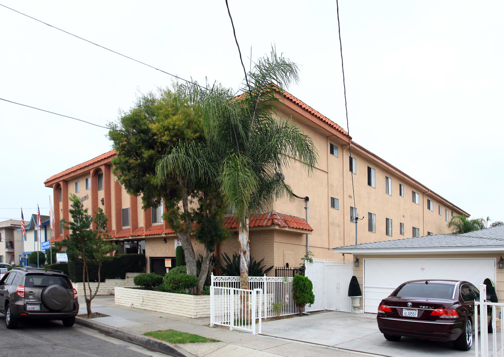 The Montezuma in Hawthorne, CA - Building Photo