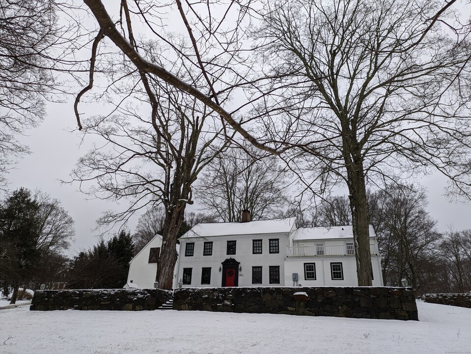 939 Black Rock Tpke in Easton, CT - Building Photo