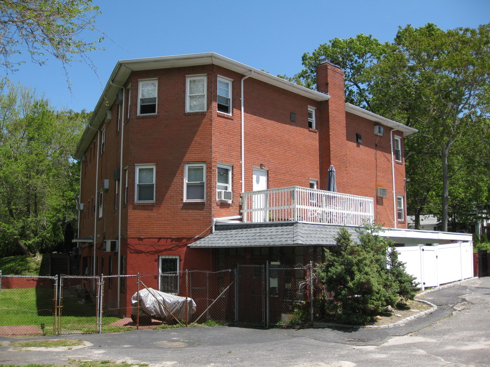 488 Browns Rd in Nesconset, NY - Building Photo