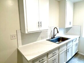 1635 Lucile Ave in Los Angeles, CA - Building Photo - Building Photo