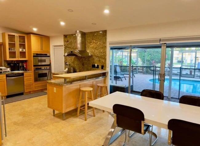 2524 Gulfstream Ln in Fort Lauderdale, FL - Building Photo - Building Photo