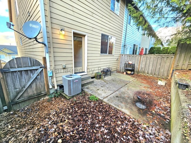 9994 SE Old Town Ct in Happy Valley, OR - Building Photo - Building Photo