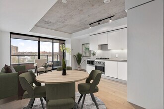 2720 Dundas St W in Toronto, ON - Building Photo - Building Photo