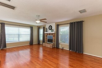 2458 Parkwood Ln in Sugar Land, TX - Building Photo - Building Photo