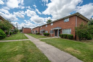 800 Harrisburg Pike in Columbus, OH - Building Photo