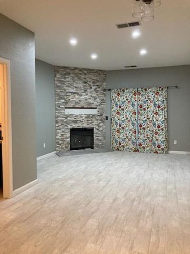 1263 Eardley Ave in Santa Rosa, CA - Building Photo - Building Photo
