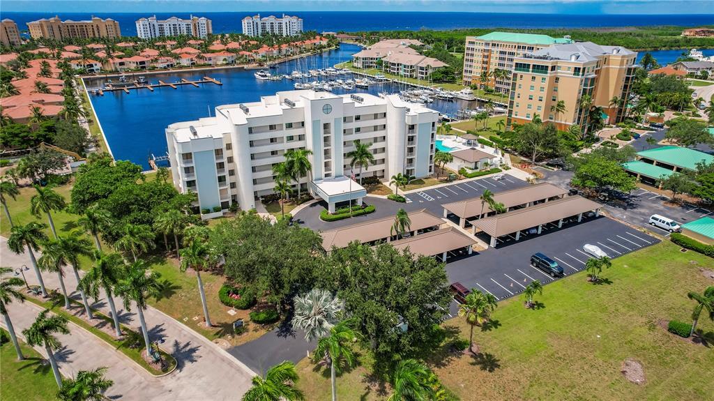 3020 Matecumbe Key Rd in Punta Gorda, FL - Foto de edificio