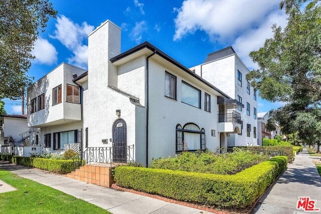 157 S Elm Dr in Beverly Hills, CA - Building Photo - Building Photo