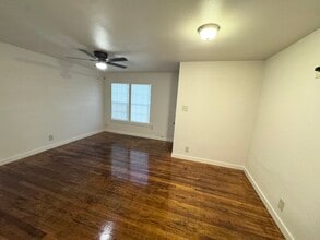 2323 Basse Road in San Antonio, TX - Building Photo - Building Photo