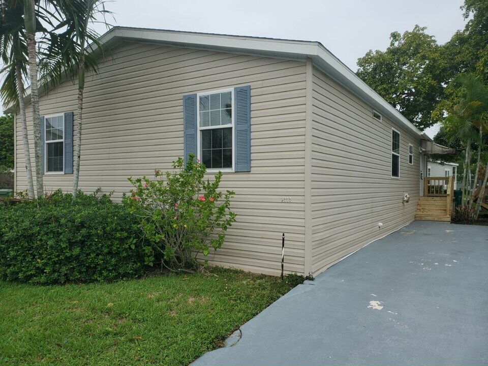 2905 NW 63rd Terrace in Margate, FL - Building Photo