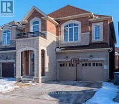 18 Elverton Cres in Brampton, ON - Building Photo