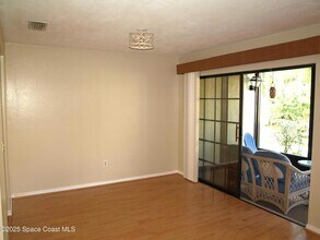 831 Greenwood Manor Cir, Unit 8D in West Melbourne, FL - Foto de edificio - Building Photo
