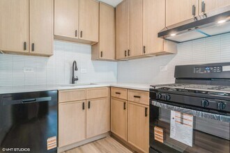5809 N Rogers Ave in Chicago, IL - Building Photo - Building Photo
