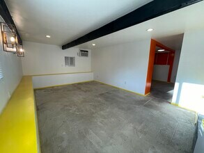 1141 N Virgil Ave, Unit B in Los Angeles, CA - Foto de edificio - Building Photo