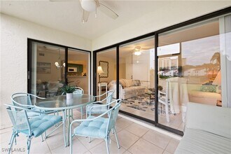 565 Beachwalk Cir in Naples, FL - Building Photo - Building Photo