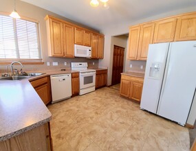 1805 Deer Path in Waukesha, WI - Building Photo - Building Photo