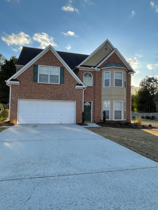 2015 Lisa Springs Dr SW in Snellville, GA - Building Photo