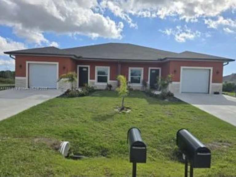 13273 Blake Dr in Port Charlotte, FL - Building Photo