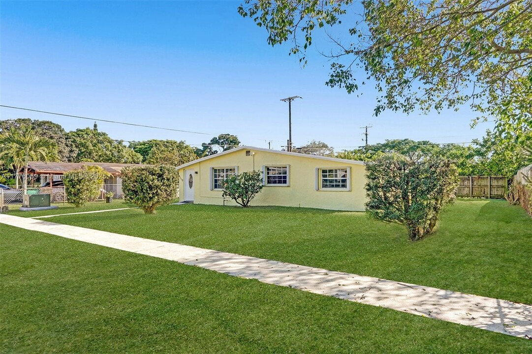 6110 SW 38th St in Davie, FL - Building Photo