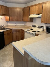 1425 S Puget Dr in Renton, WA - Foto de edificio - Building Photo