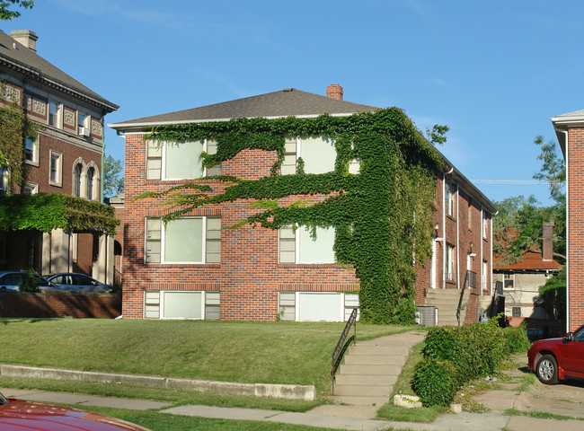 336 S 37th St in Omaha, NE - Foto de edificio - Building Photo