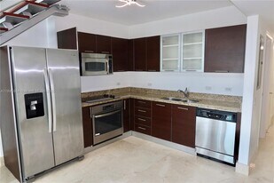 41 SE 5th St, Unit 1611 in Miami, FL - Building Photo
