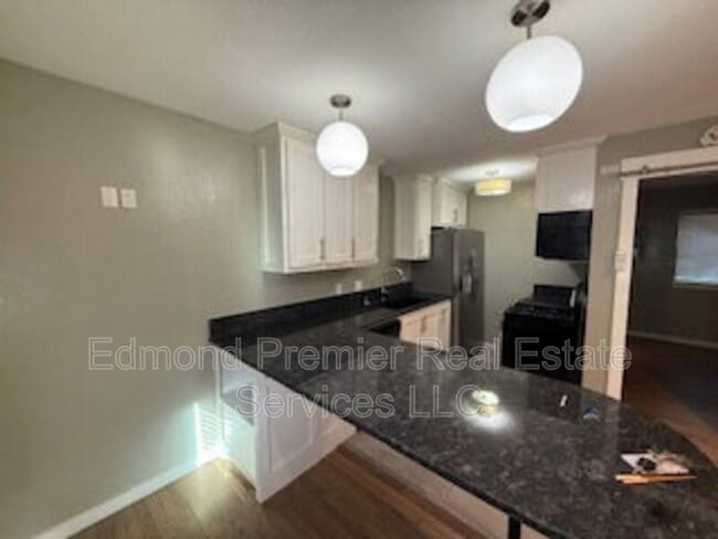 property at 207 E Hurd St