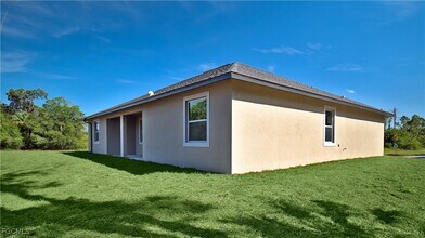 8028 Sherwood Cir in La Belle, FL - Building Photo - Building Photo