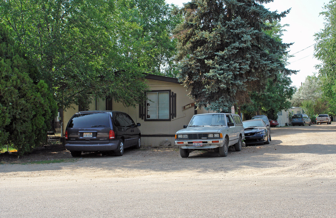 Willow Manor in Garden City, ID - Building Photo