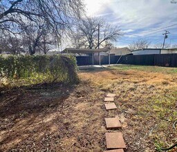 405 E Spring St in Henrietta, TX - Building Photo - Building Photo