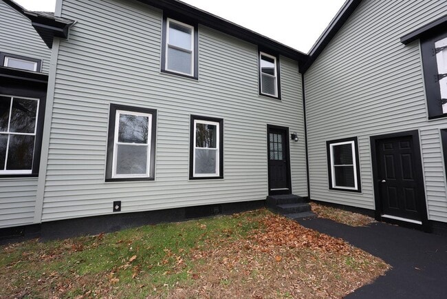 3 Clark Rd in Tilton, NH - Building Photo - Building Photo