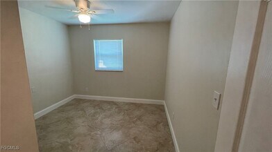 1099 Vineyard Pl in Lehigh Acres, FL - Foto de edificio - Building Photo