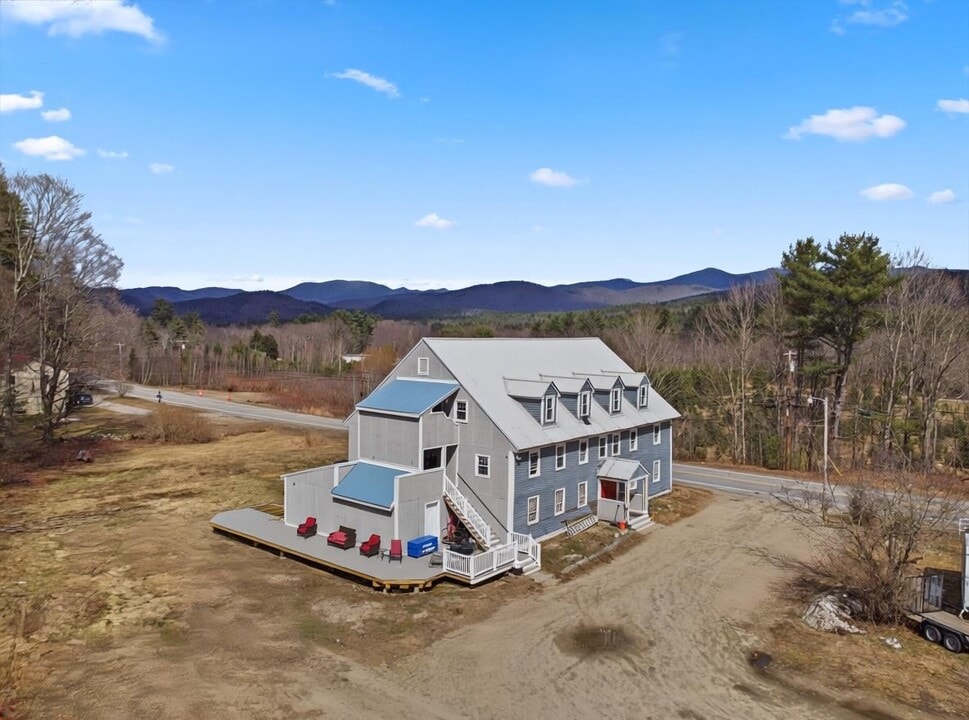 3279 US-3 in Thornton, NH - Building Photo