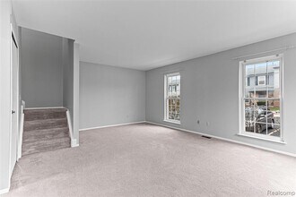 3374 Burbank Dr, Unit 349 in Ann Arbor, MI - Building Photo - Building Photo