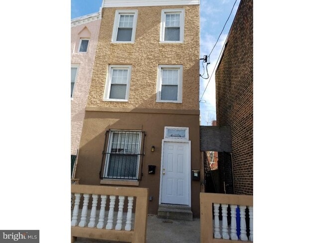 property at 2853 N Mascher St