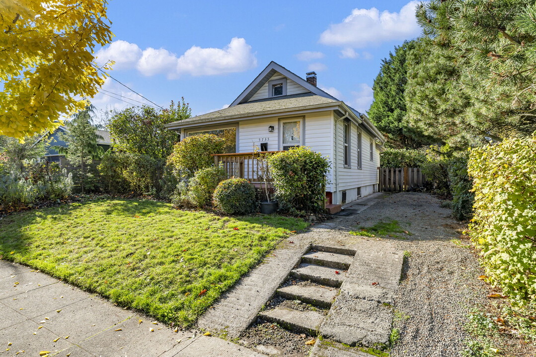 5735 N Gay Ave in Portland, OR - Building Photo