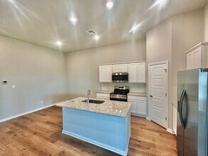 383 Cross Barn Blvd in Buda, TX - Building Photo - Building Photo