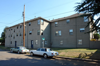 Powell Crest in Portland, OR - Building Photo - Building Photo