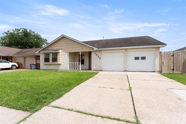 1322 Dorsetshire Dr in Pasadena, TX - Building Photo - Building Photo