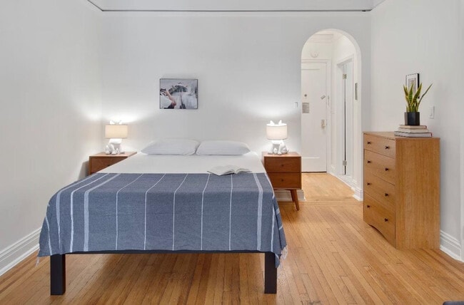 230 E 10th St in New York, NY - Building Photo - Building Photo