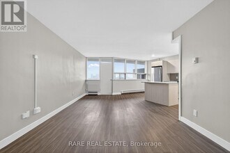 4340 Bloor St W in Toronto, ON - Building Photo - Building Photo