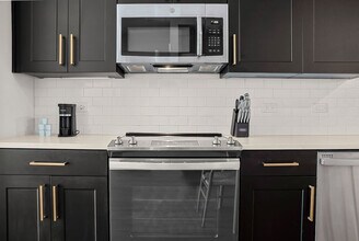 207 N Himes Ave in Tampa, FL - Foto de edificio - Building Photo