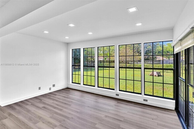property at 418 S 57th Way
