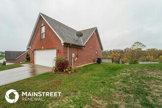 2825 Horse Trail Rd in Jeffersonville, IN - Building Photo - Building Photo