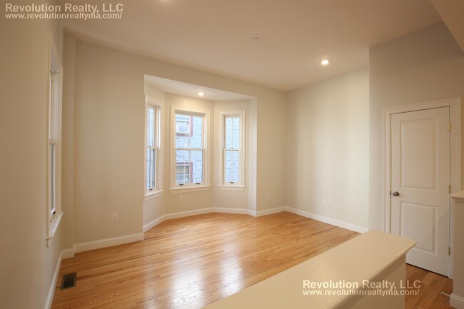 20 George St, Unit 1 in Somerville, MA - Building Photo - Building Photo