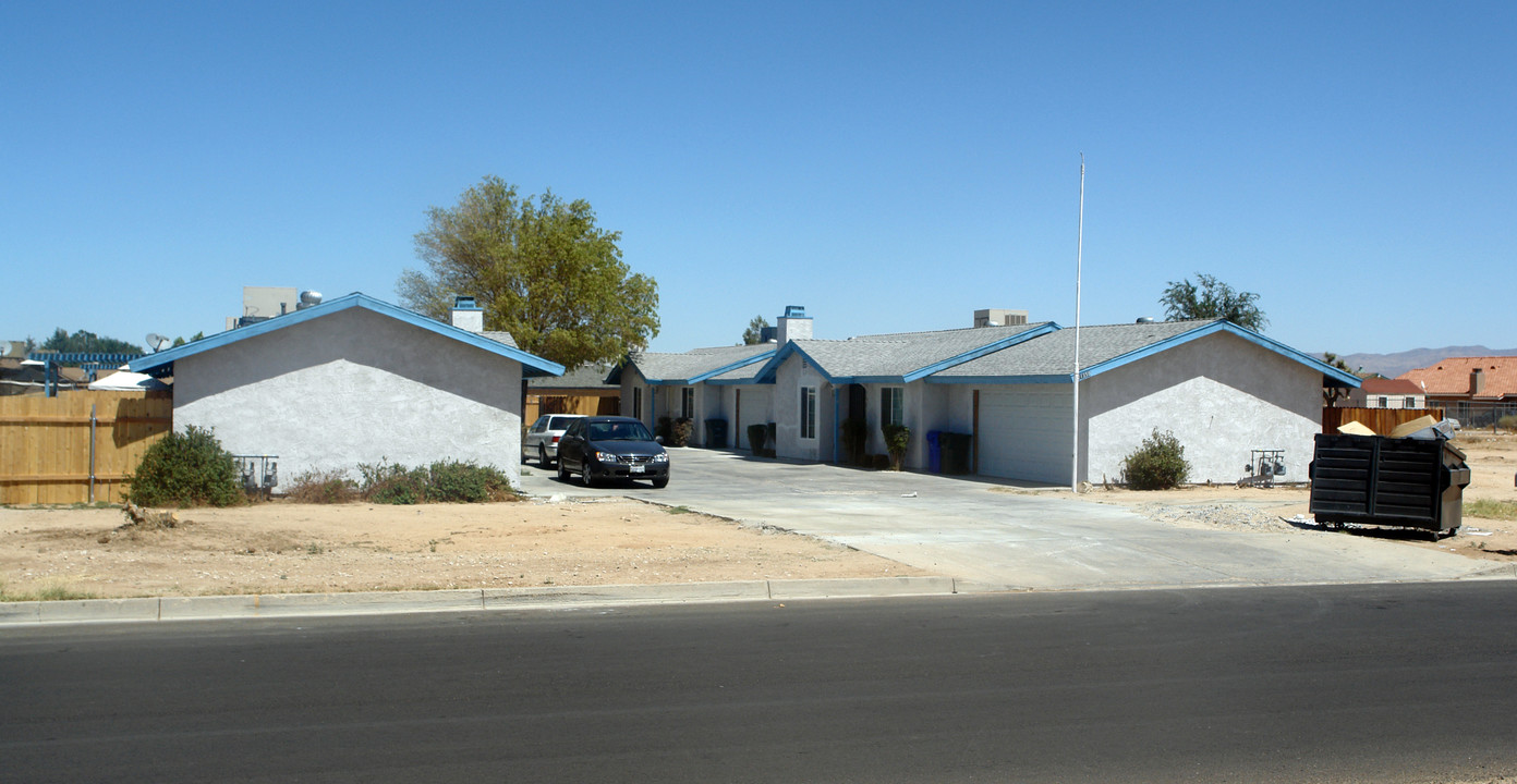 21350 Bear Valley Outer Hwy in Apple Valley, CA - Building Photo