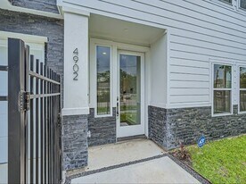 4902 Nichols St in Houston, TX - Building Photo