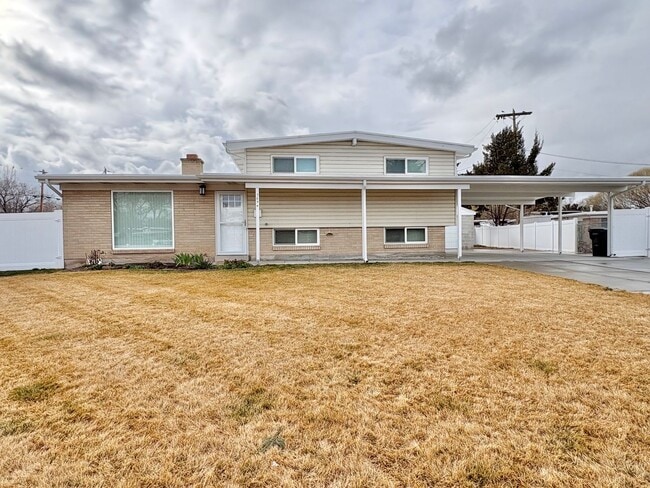 3894 W Marcus Rd in West Valley City, UT - Building Photo - Building Photo